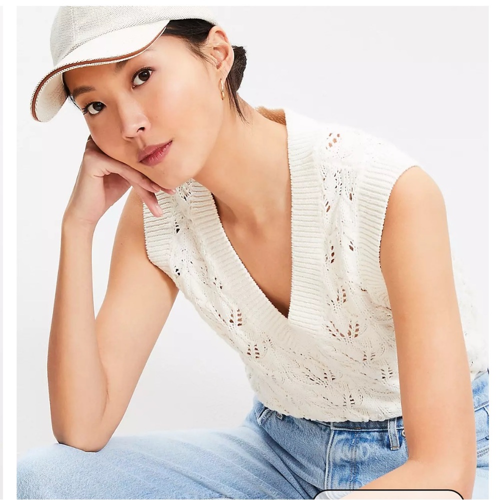 LOFT Cream V-Neck Sleeveless Sweater Vest
